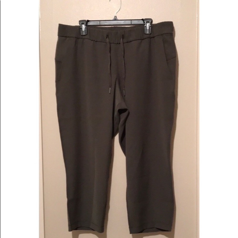 Lululemon On The Fly Crop 23” Woven size 14